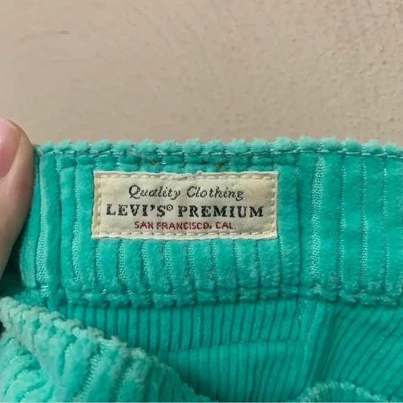 Levi’s Ribcage Straight Ankle Pants in Electric Green Corduroy Size 24 - Picture 13 of 16